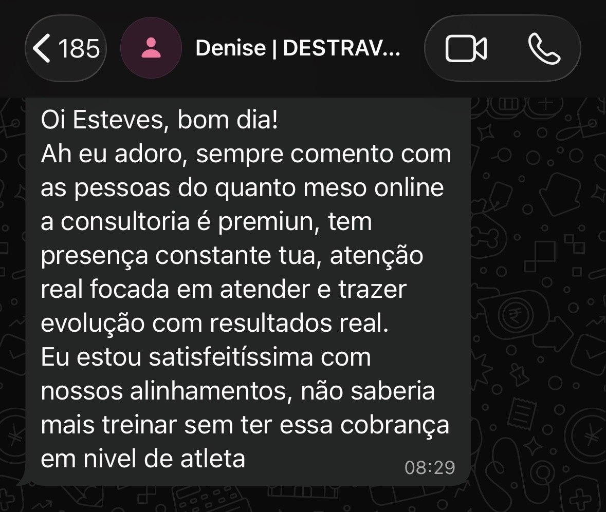 Mensagem de aluna relatando satisfação com os treinos